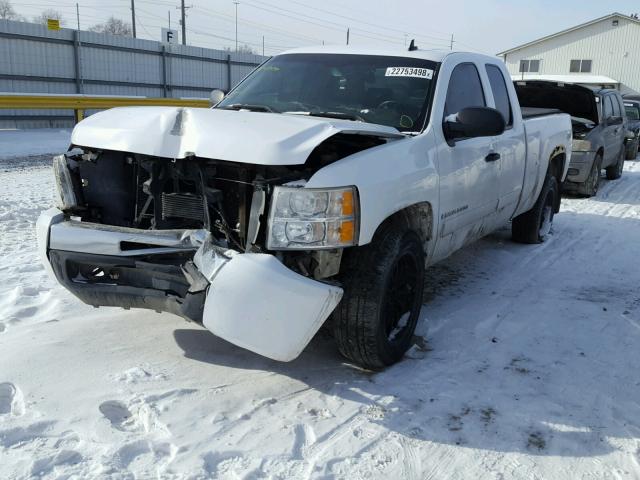 1GCEK190X7Z540096 - 2007 CHEVROLET SILVERADO WHITE photo 2