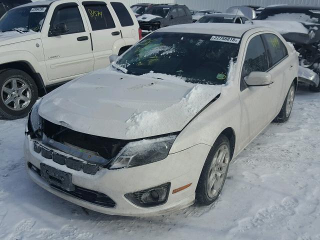 3FAHP0HG4AR215436 - 2010 FORD FUSION SE WHITE photo 2