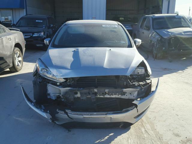 1FADP3K27GL336708 - 2016 FORD FOCUS SE SILVER photo 9