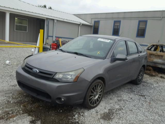 1FAHP3GN0AW210023 - 2010 FORD FOCUS SES GRAY photo 2