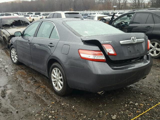 4T1BK3EK9BU622585 - 2011 TOYOTA CAMRY SE GRAY photo 3