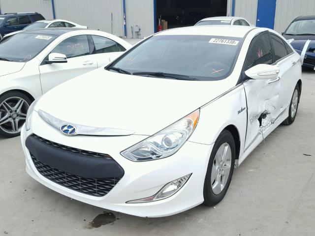 KMHEC4A4XBA003261 - 2011 HYUNDAI SONATA HYB WHITE photo 2