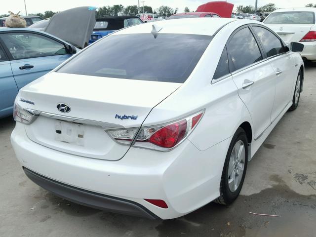 KMHEC4A4XBA003261 - 2011 HYUNDAI SONATA HYB WHITE photo 4