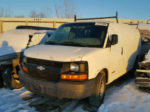 1GCGG25V261107838 - 2006 CHEVROLET EXPRESS G2 WHITE photo 2