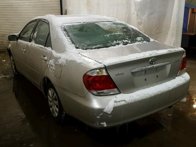 4T1BE32K95U057867 - 2005 TOYOTA CAMRY LE SILVER photo 3