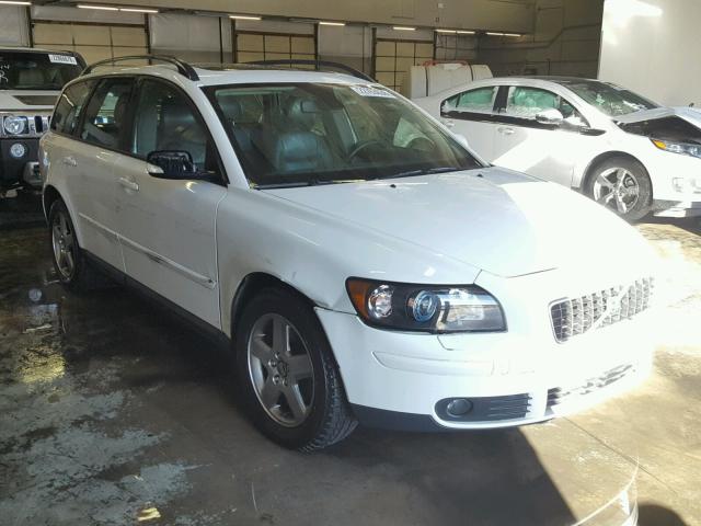 YV1MJ682652090087 - 2005 VOLVO V50 T5 WHITE photo 1