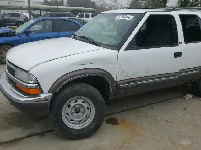 1GNDT13W0W2233492 - 1998 CHEVROLET BLAZER WHITE photo 9