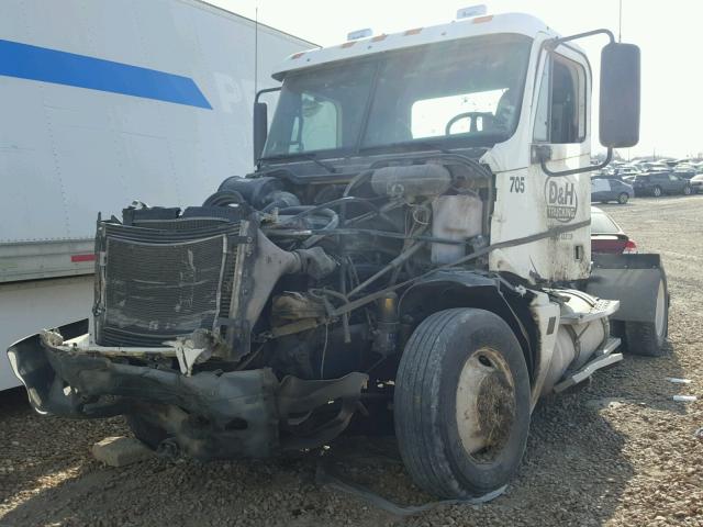 1FUBA5CG47LX76256 - 2007 FREIGHTLINER CONVENTION WHITE photo 2