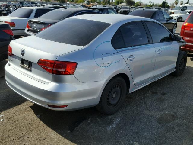 3VW2K7AJXFM313417 - 2015 VOLKSWAGEN JETTA BASE ვერცხლისფერი ფოტო 4