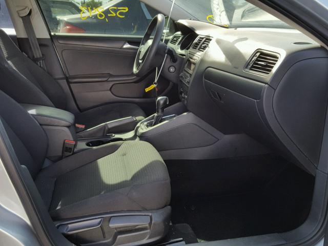 3VW2K7AJXFM313417 - 2015 VOLKSWAGEN JETTA BASE ვერცხლისფერი ფოტო 5