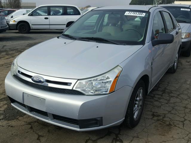 1FAHP35N28W113497 - 2008 FORD FOCUS SE SILVER photo 2