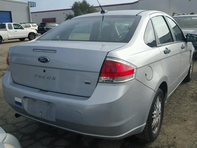 1FAHP35N28W113497 - 2008 FORD FOCUS SE SILVER photo 4