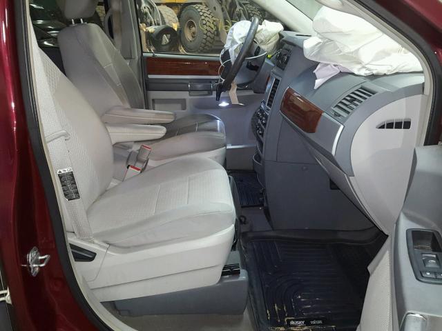 2A8HR54199R512330 - 2009 CHRYSLER TOWN & COU BURGUNDY photo 5