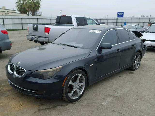 WBANV13539C155400 - 2009 BMW 528 XI GRAY photo 2