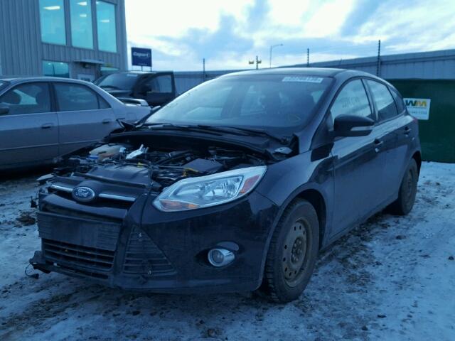 1FAHP3K29CL171160 - 2012 FORD FOCUS SE BLACK photo 2