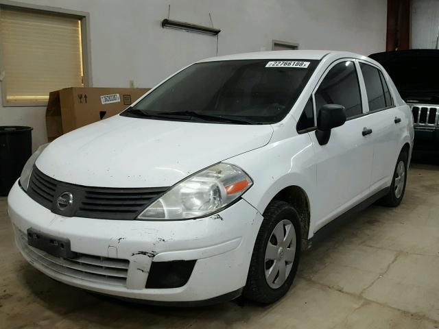 3N1CC1AP3BL435366 - 2011 NISSAN VERSA S WHITE photo 2