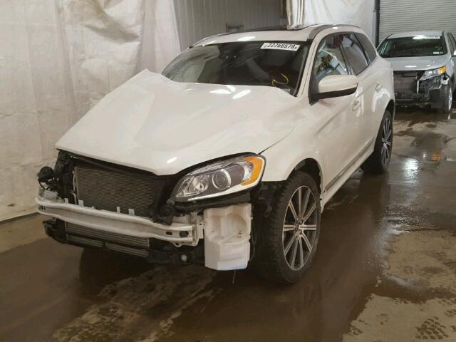 YV449MRU8H2132327 - 2017 VOLVO XC60 T6 WHITE photo 2