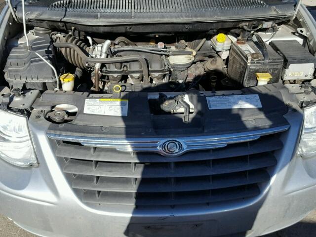 2A4GP54L86R748032 - 2006 CHRYSLER TOWN & COU SILVER photo 7