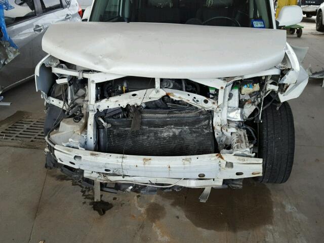 JTLKT324264065228 - 2006 TOYOTA SCION XB WHITE photo 9