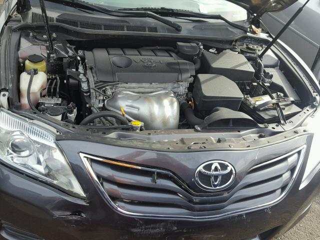 4T4BF3EK4BR110047 - 2011 TOYOTA CAMRY BASE CHARCOAL photo 7