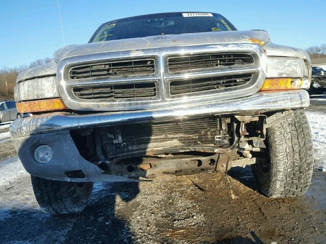 1B7HG48NX2S682916 - 2002 DODGE DAKOTA QUA SILVER photo 9