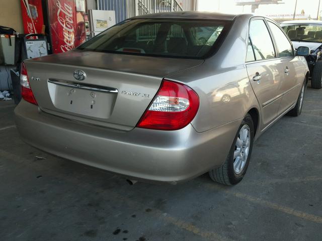 JTDBE32K220136739 - 2002 TOYOTA CAMRY LE ოქროსფერი ფოტო 4