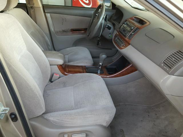 JTDBE32K220136739 - 2002 TOYOTA CAMRY LE ოქროსფერი ფოტო 5