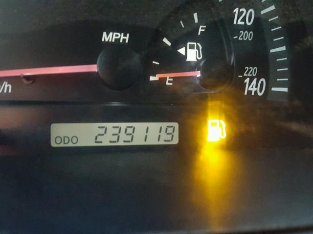 JTDBE32K220136739 - 2002 TOYOTA CAMRY LE ოქროსფერი ფოტო 8