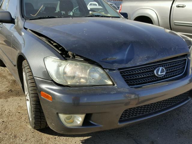 JTHBD192930068694 - 2003 LEXUS IS 300 GRAY photo 9