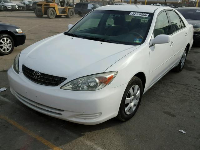 4T1BE32K62U058163 - 2002 TOYOTA CAMRY LE WHITE photo 2