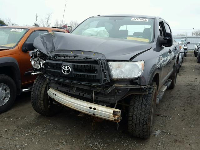 5TFDY5F10BX167797 - 2011 TOYOTA TUNDRA CRE CHARCOAL photo 2