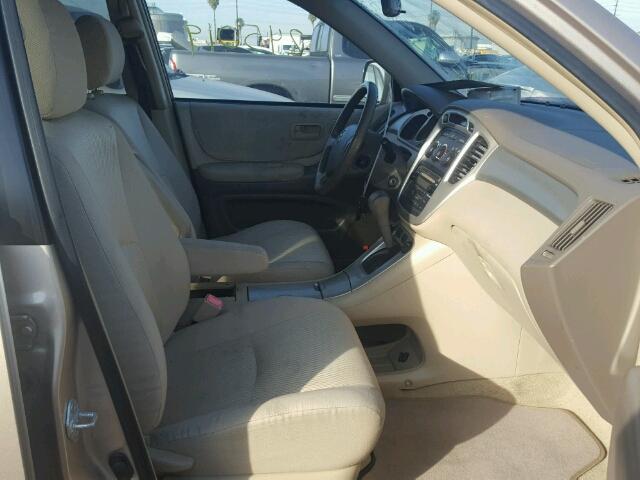 JTEDP21A840021678 - 2004 TOYOTA HIGHLANDER BEIGE photo 5