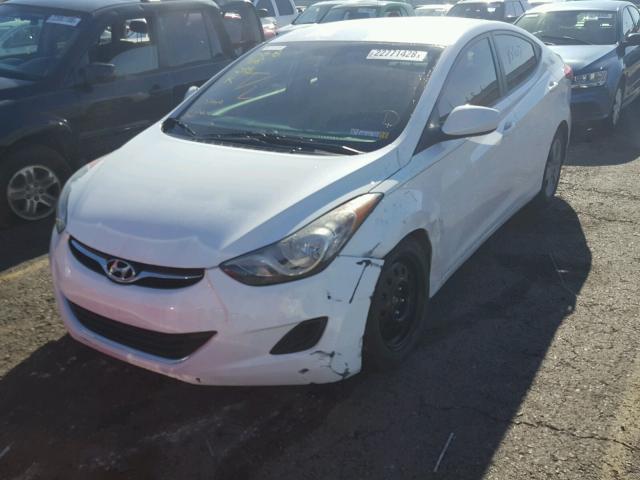 5NPDH4AE9DH352031 - 2013 HYUNDAI ELANTRA GL WHITE photo 2