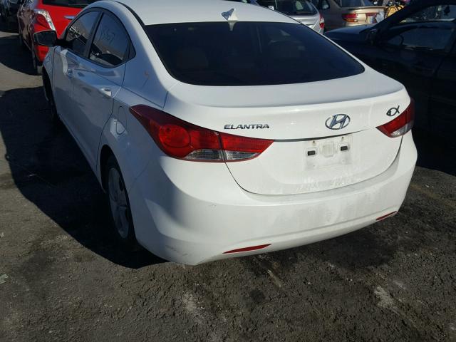 5NPDH4AE9DH352031 - 2013 HYUNDAI ELANTRA GL WHITE photo 3