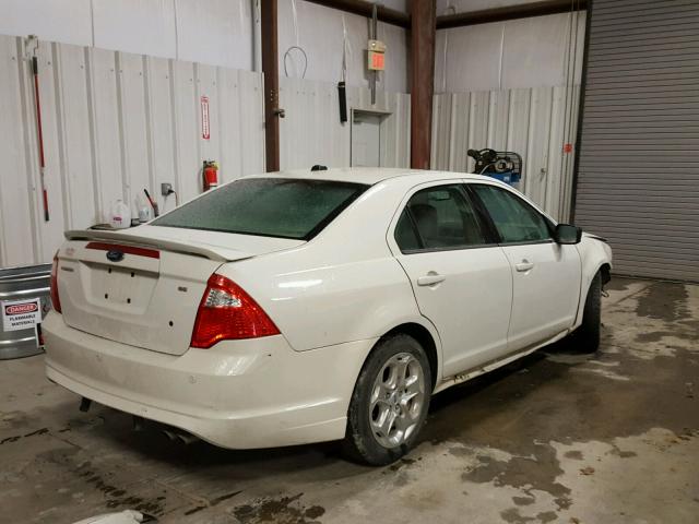 3FAHP0HA3AR182411 - 2010 FORD FUSION SE WHITE photo 4