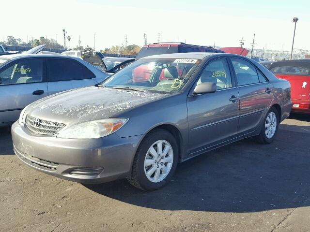 4T1BE30K22U592862 - 2002 TOYOTA CAMRY LE GRAY photo 2