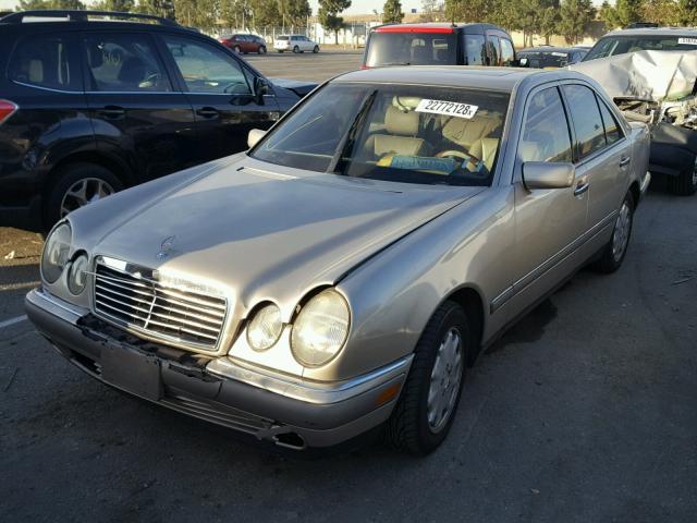 WDBJF55FXVJ025274 - 1997 MERCEDES-BENZ E 320 GOLD photo 2