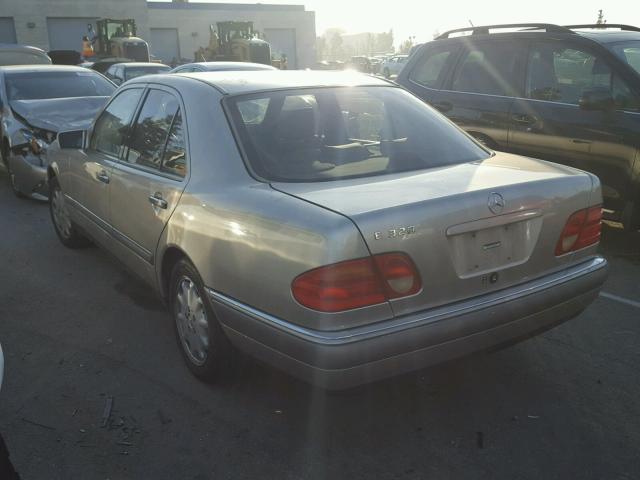 WDBJF55FXVJ025274 - 1997 MERCEDES-BENZ E 320 GOLD photo 3