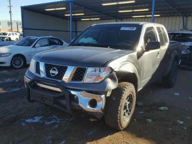 1N6AD07W95C453510 - 2005 NISSAN FRONTIER C GRAY photo 2