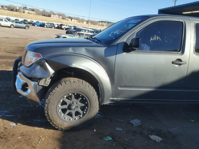 1N6AD07W95C453510 - 2005 NISSAN FRONTIER C GRAY photo 9