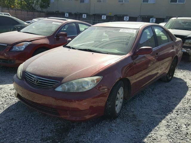 4T1BE30K45U040252 - 2005 TOYOTA CAMRY LE RED photo 2