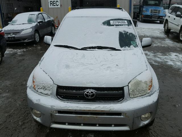 JTEHD20V756028957 - 2005 TOYOTA RAV4 SILVER photo 9