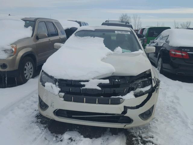 3FAHP0HA0AR223383 - 2010 FORD FUSION SE WHITE photo 9