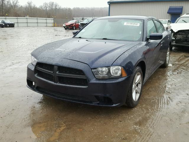 2C3CDXBG0EH187817 - 2014 DODGE CHARGER SE BLUE photo 2