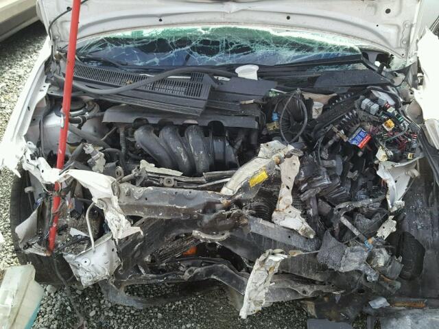 2T1KR32E54C315283 - 2004 TOYOTA MATRIX WHITE photo 7