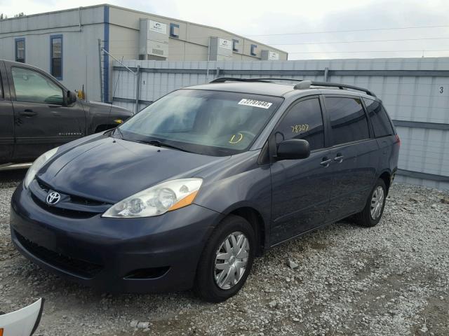 5TDZK23C67S081922 - 2007 TOYOTA SIENNA CE GRAY photo 2