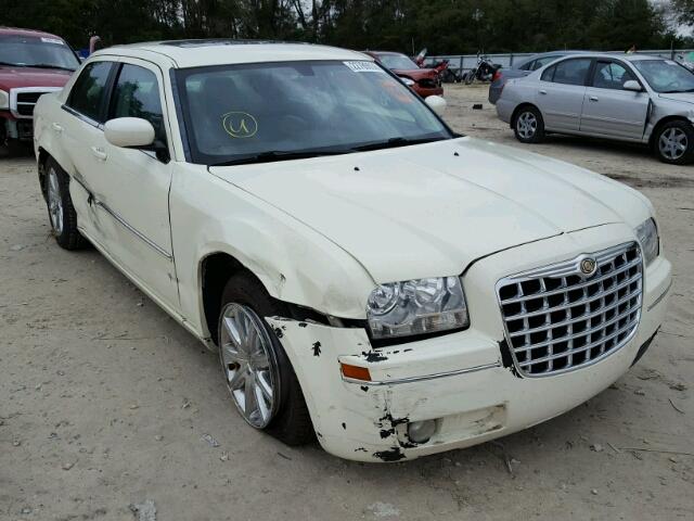 2C3LA53V69H581015 - 2009 CHRYSLER 300 TOURIN CREAM photo 1