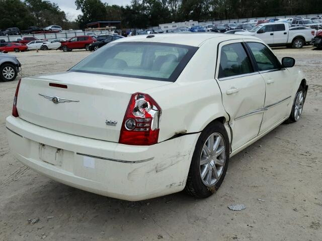 2C3LA53V69H581015 - 2009 CHRYSLER 300 TOURIN CREAM photo 4