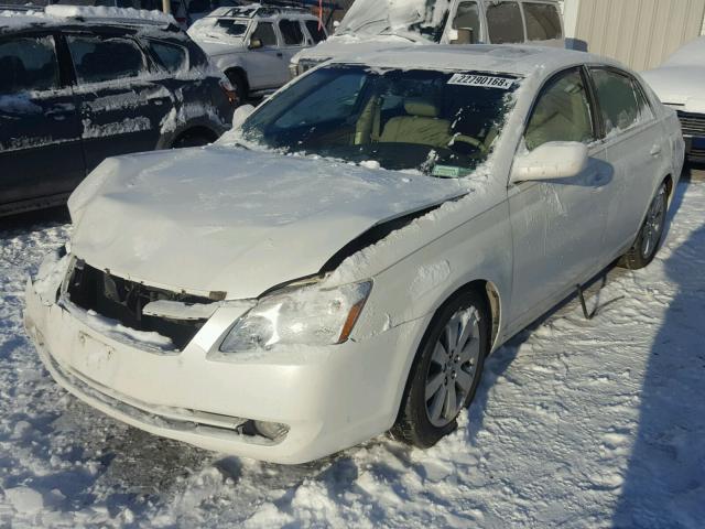 4T1BK36B35U045958 - 2005 TOYOTA AVALON XL WHITE photo 2