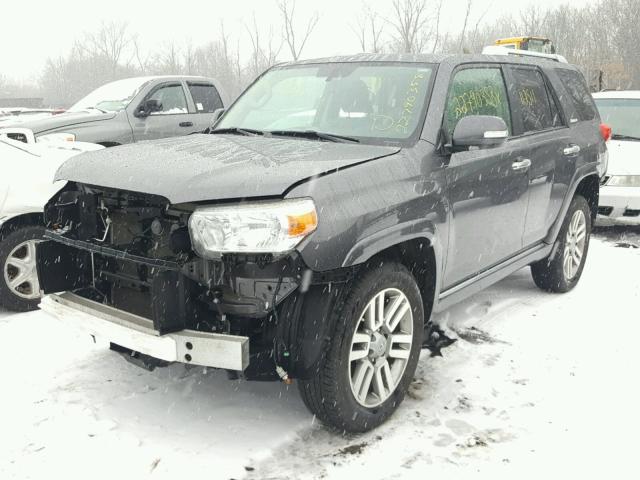 JTEBU5JRXA5026600 - 2010 TOYOTA 4RUNNER SR GRAY photo 2